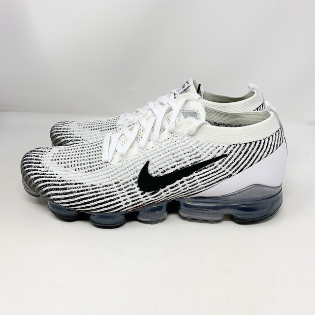 The Nike WMNS Air Vapormax Flyknit 3 Pops with Pink