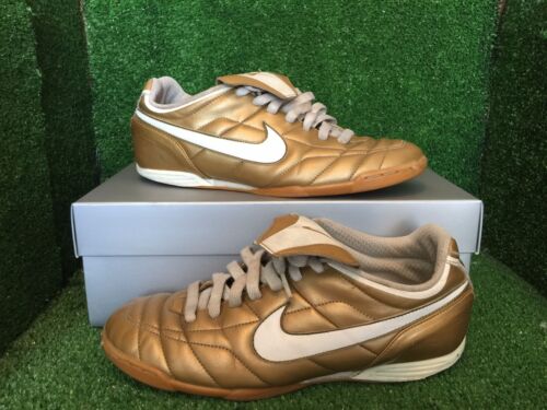 NIKE TIEMPO Indoor R10 RONALDINHO GOLD T90 Size 8,5 7,5 42 - Picture 1 of 5