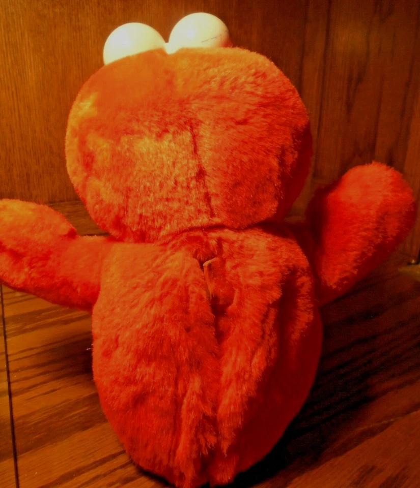 Peluche parlante Sesame Street Tickle Me Elmo Surprise 13" 2000 Fisher Price 554 Foto 4 de 4
