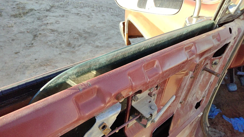 1981-1988 Chevy K30 Driver Left Front Side Window Door Glass Oem 14022844 - Image 2 of 3