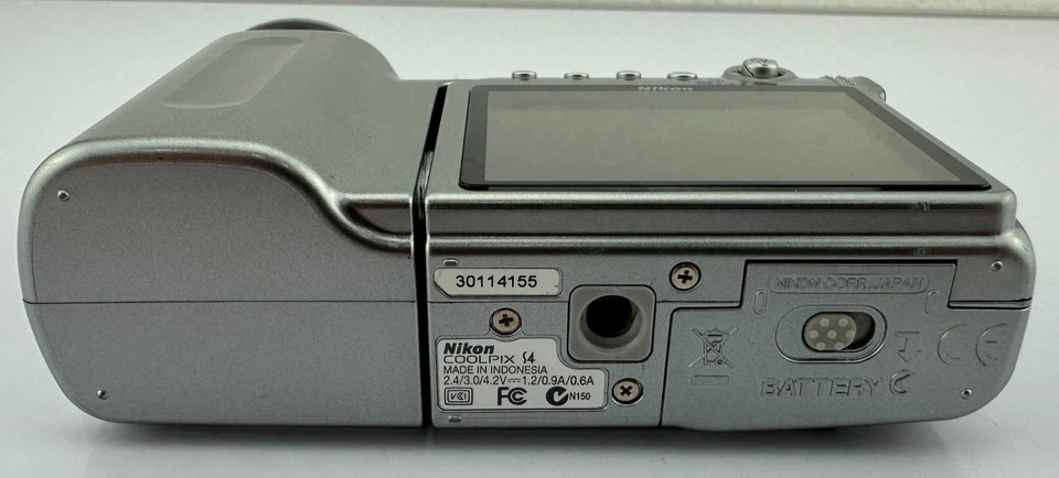 Nikon Coolpix S4 6MP Digital Camera 10x Swivel Zoom. 2.5 in LCD Tested and works - Image 3 of 4