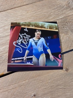 SARAH VOSS signed Autogrammkarte 13x13cm (4379) COA