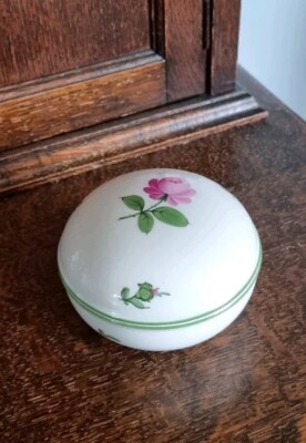 Wien Augarten, Austria ''Viennese Rose'' Hand Painted Round Lidded Trinket Pot