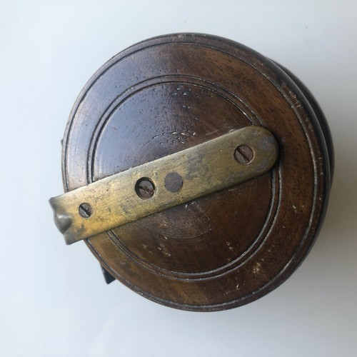 Antique 3½" Brass And Walnut Fishing Reel - Picture 11 of 11
