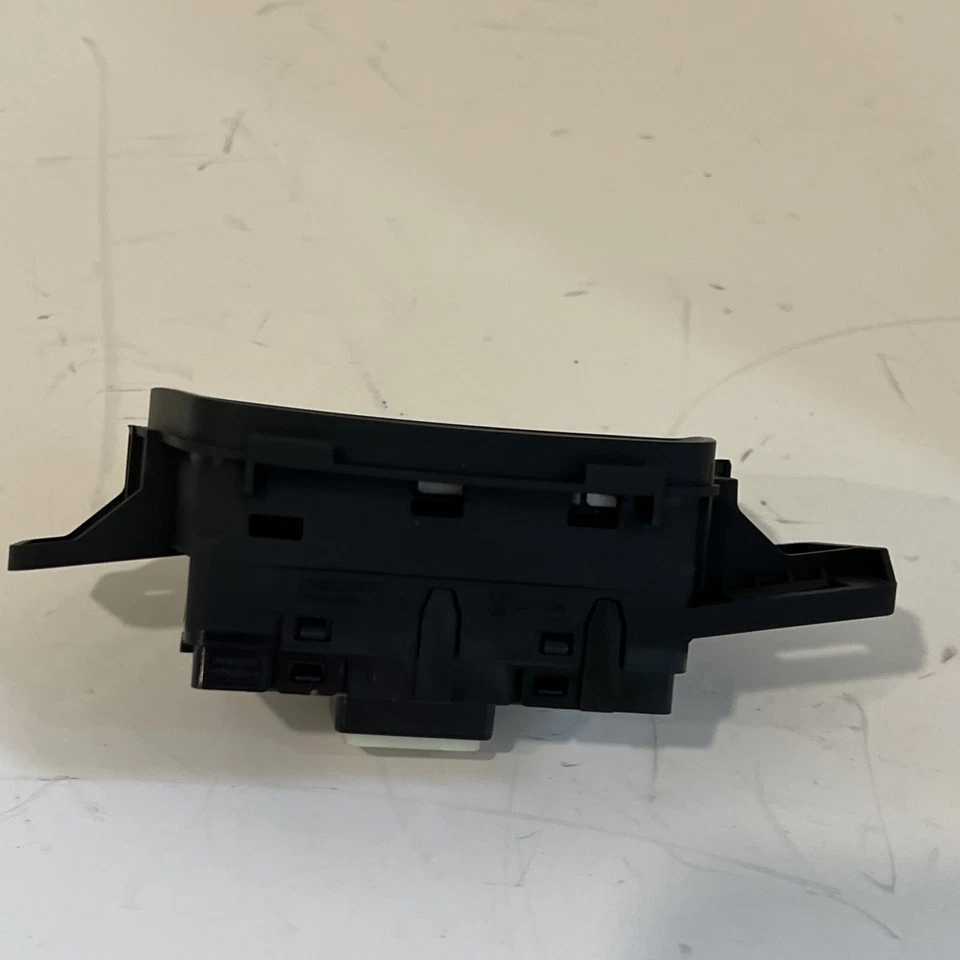 2022 HYUNDAI TUCSON DASHBOARD CONTROL SWITCH BLOCK OEM - Image 3 of 4
