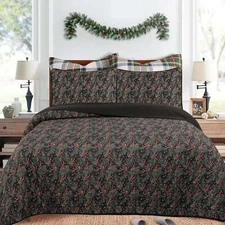 3 Pcs Festive Christmas Holly Berry & Tree Quilt Bedspread Set – Holiday Bedding