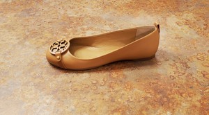 tory burch gabriel flat