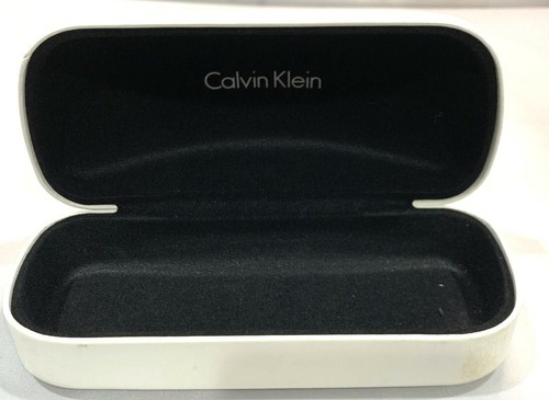 Beschädigtes Calvin Klein Brillenetui weiß Muschelschale mit schwarzem Filz innen - Bild 6 von 6