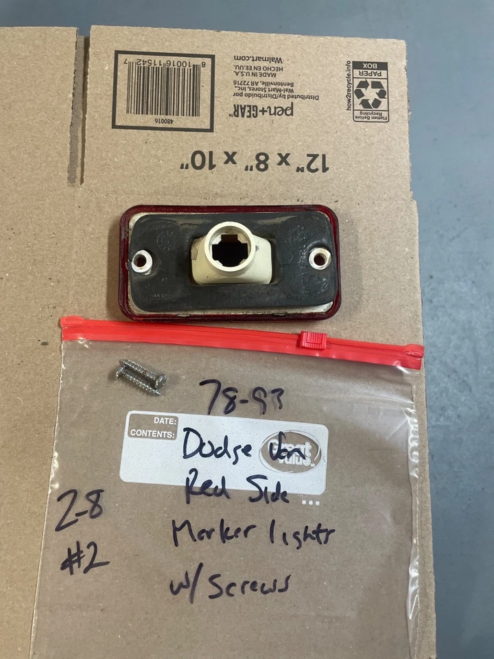 🔥 #2 78-93 Dodge VAN B150 B250 OEM Luz de señalización lateral trasera roja izquierda o derecha Foto 3 de 3