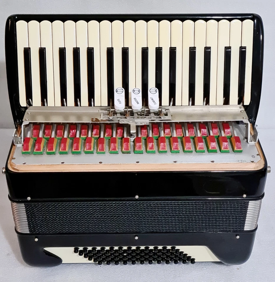 GIULIETTI P 72 COMPACT SIZE 72 BASS  Piano Accordion Akkordeon  VERY GOOD  RARE - Image 2 of 4