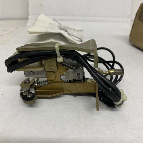 WESTINGHOUSE 457D727G01 UNDERVOLTAGE RELEASE ASSY. - Picture 4 of 6