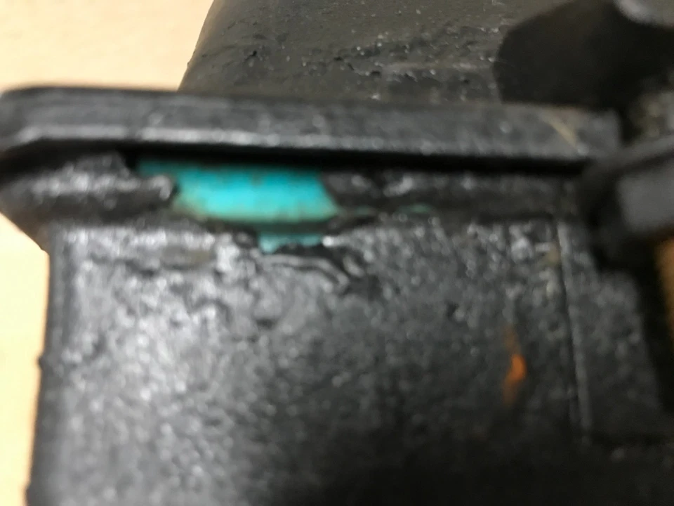 GENUINE FERRARI MONDIAL 8 AIR INTAKE BOX / FILTER BOX 115742 1980 - 1982 W223 - image 3 of 4