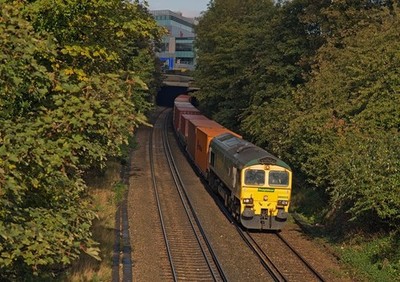 Foto A2 Güterzug nähert sich Kensington Olympia Hammersmith \/TQ227 c2013
