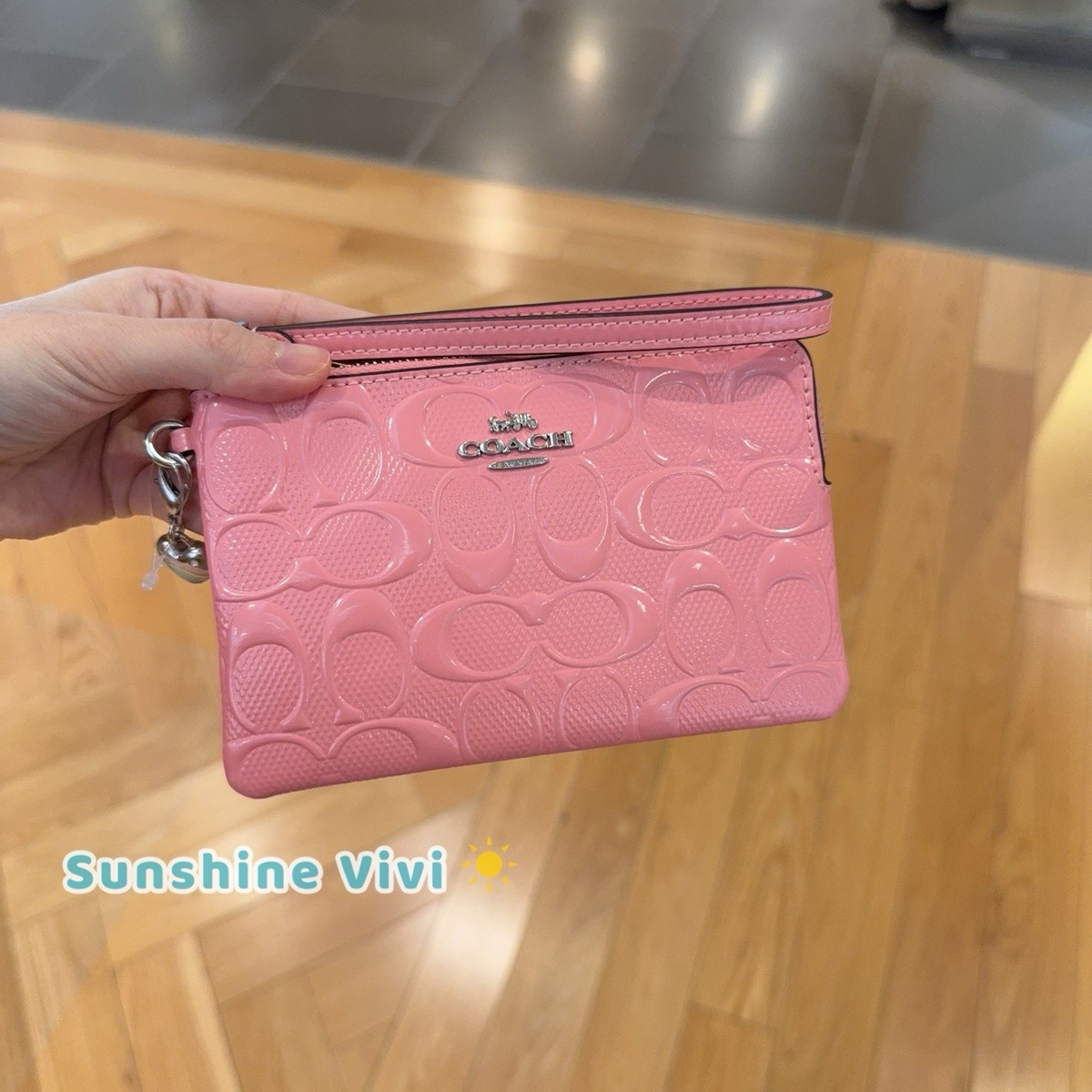 NWT COACH Corner Zip Wristlet Signature Leather Heart Charm CDF04