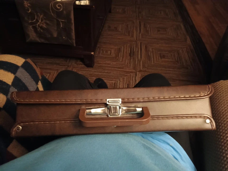 Lot Of 22 Vintage Christmas Cassette Tapes In A Carrying Briefcase. 🎄 - Image 3 of 4