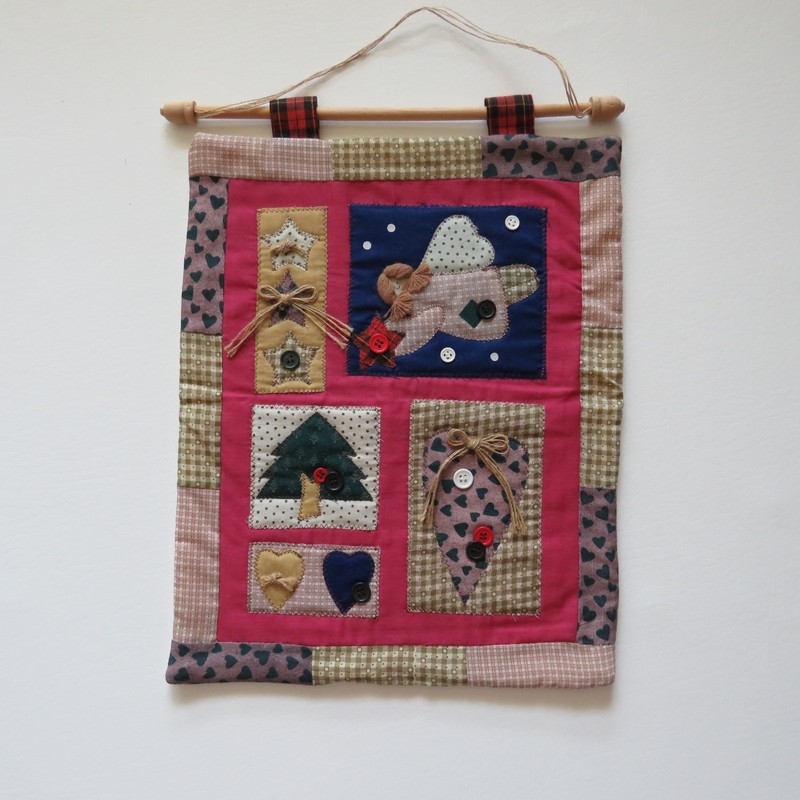 Country Quilt Patchwork Style Wall Tapestry Hanging Wood Dowel
