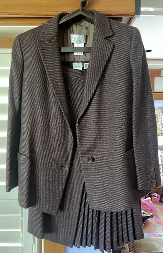 Beautiful Basile vintage skirt Suit Sz 44