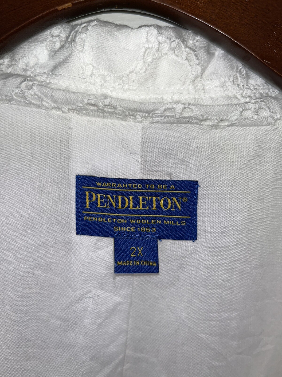 Pendleton White Eyelet Jacket Size 2X Buttons EUC - image 4