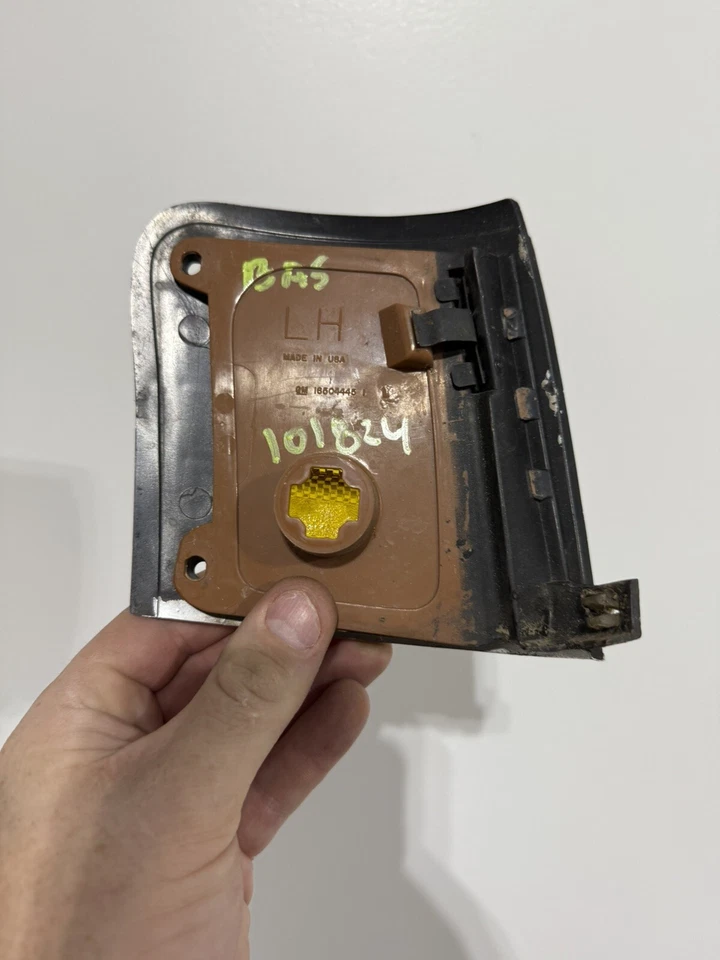 1987 Oldsmobile Toronado Driver Turn Signal Lamp 16504445 OEM Used - Image 4 of 4