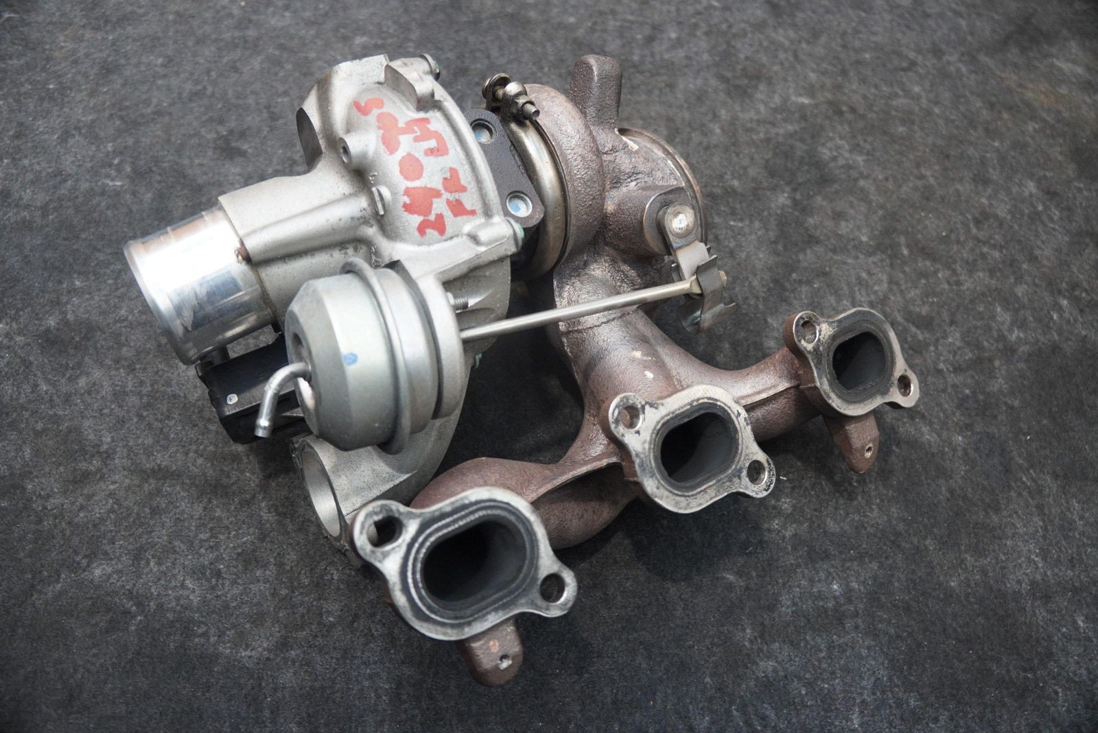 Left Engine Turbo Turbocharger Assembly 297712 OEM Maserati Quattroporte M156