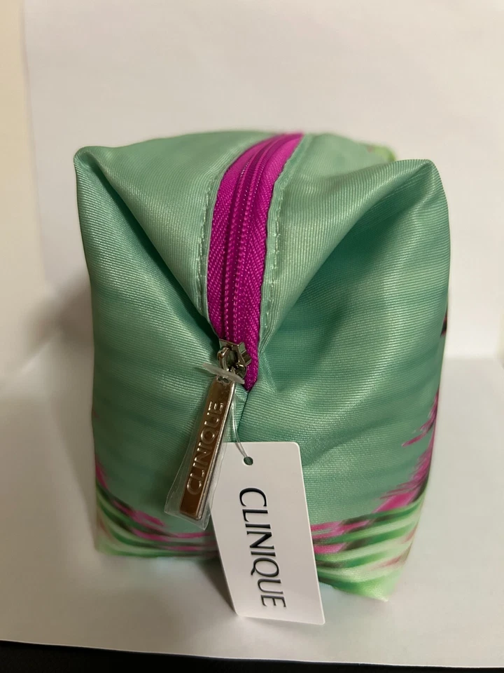 Clinique 8 PCS Travel Size Makeup Deluxe Sample Gift Set Green Bag - Image 4 of 4