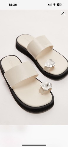 Topshop Jules molten toe piece sandals in off white OFF WHITE SIZE 4 NEW - Picture 3 of 6
