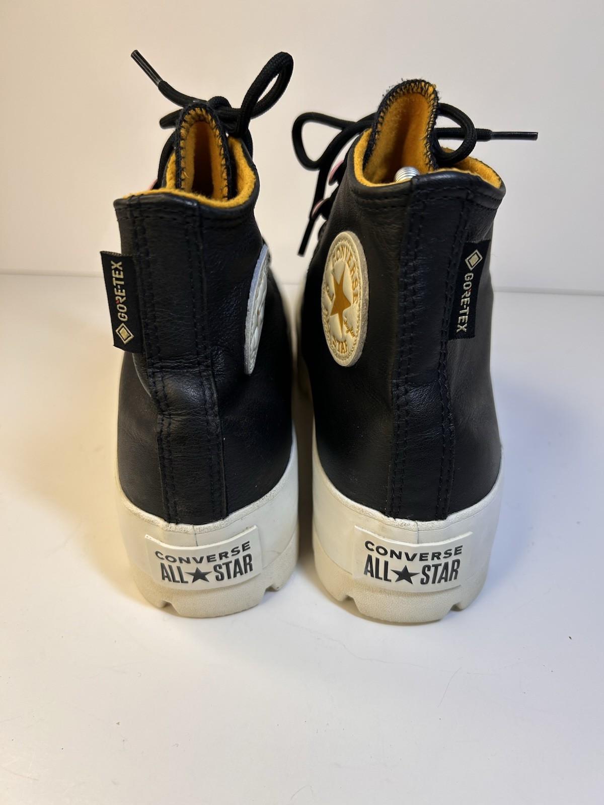 Converse Women's Chuck Taylor Lugged Hi Black leather & Gore-Tex Boots Size 9.5 thumbnail 4