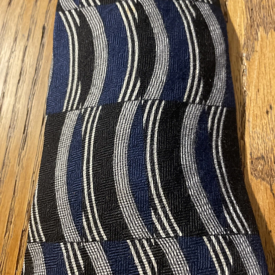 Corbata de seda geométrica abstracta vintage usada en excelente estado Albert Nipon para hombre hecha en EE. UU. Foto 3 de 4