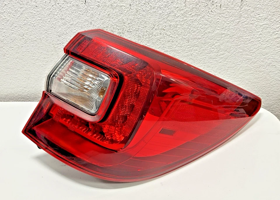 Luz trasera derecha Subaru Outback Legacy 2015 946074 OEM*arañada* Foto 2 de 4