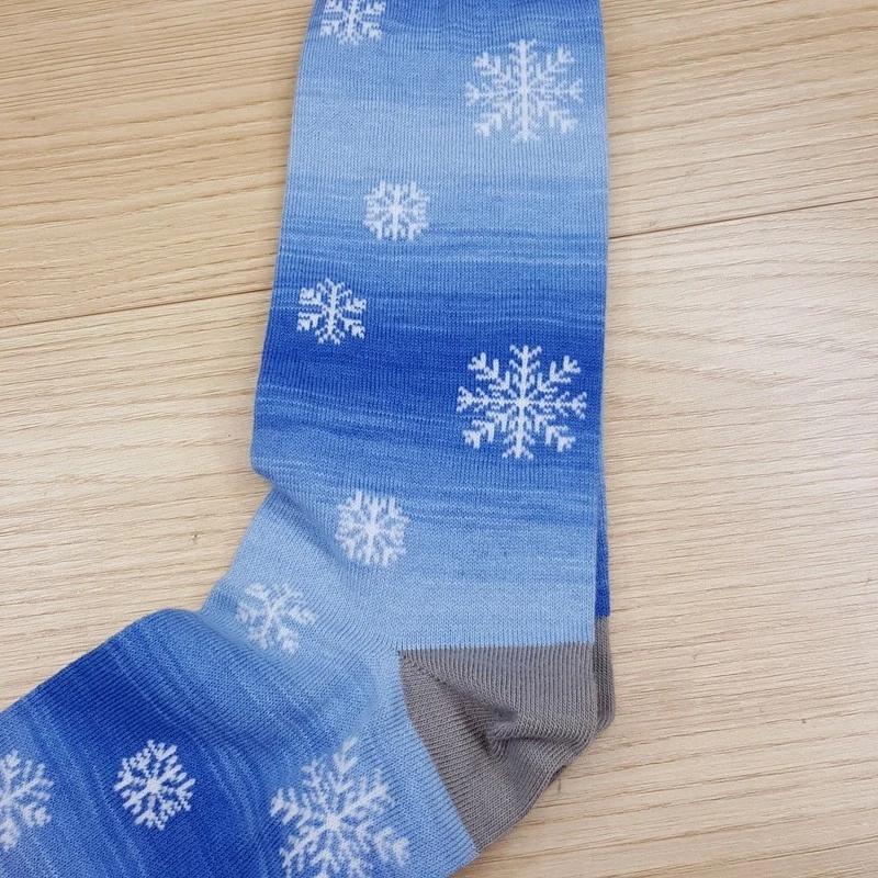 BLOOMINGDALES MENS STORE Crew Socks Sz 10-13 Blue Space Dye Snowflake Cotton - Image 2 of 3