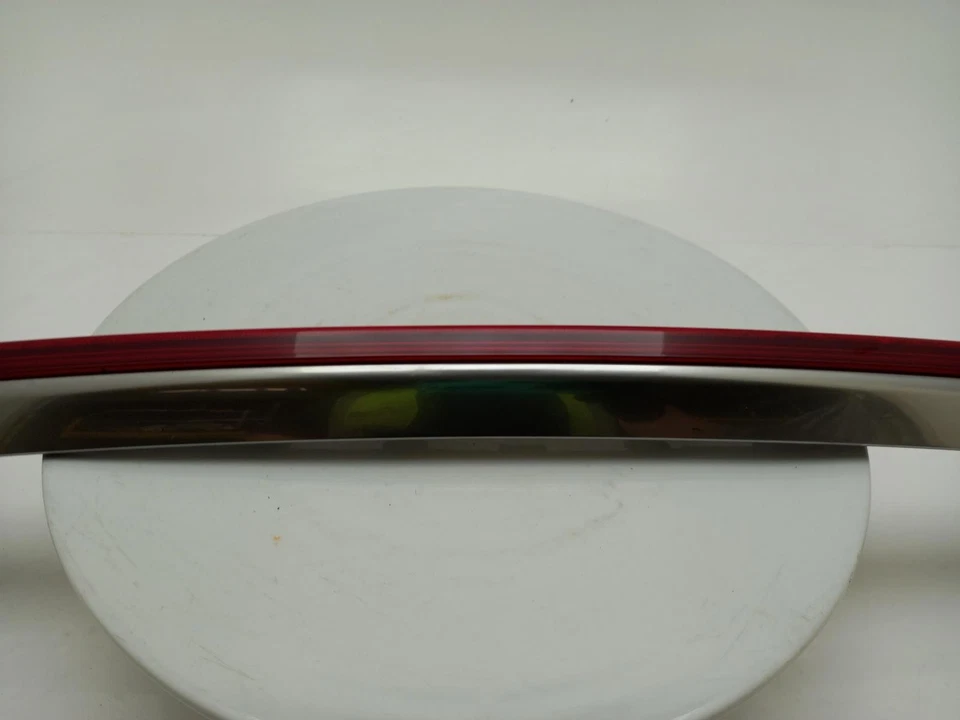Puerta trasera KIA SPORTAGE moldura reflectante central 2016-2022  Foto 3 de 4