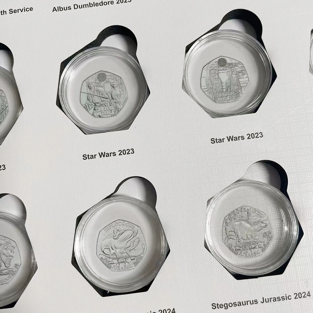 Natale Il Babbo Natale Del Fumetto Di Vettore E Pupazzo Di Neve Con La Grande Pila Delle Monete Dei Soldi Image134575584 - Foto 3