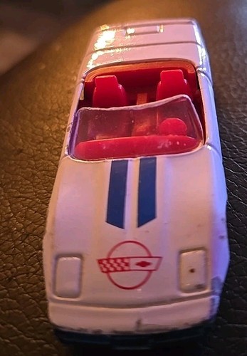 Maisto Chevrolet Corvette C4 White 1:64 Nice Car - Picture 2 of 5