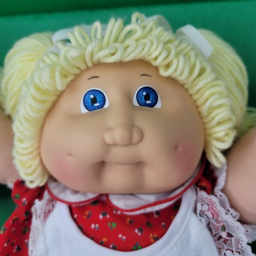 Muñeca Cabbage Patch Kids 1984 de colección coletas rubias jirafa babero etiqueta parte de la caja HM2 - Imagen 2 de 18