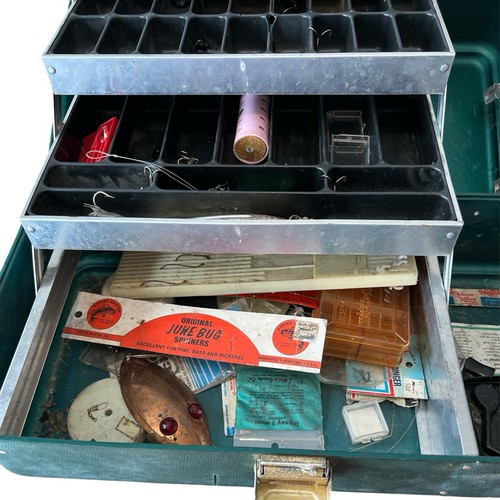 Vintage UMCO 3 Tray Cantilever Tackle Box With Random Assorted Contents - Picture 2 of 10