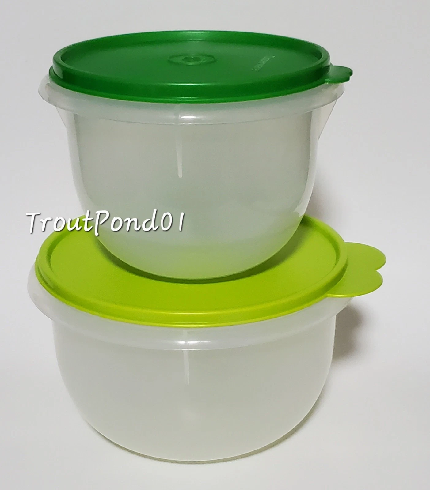 TUPPERWARE Mixing Bowl Set Classic Flat Bottom Nesting Bowls 4 and 8 cup Green
