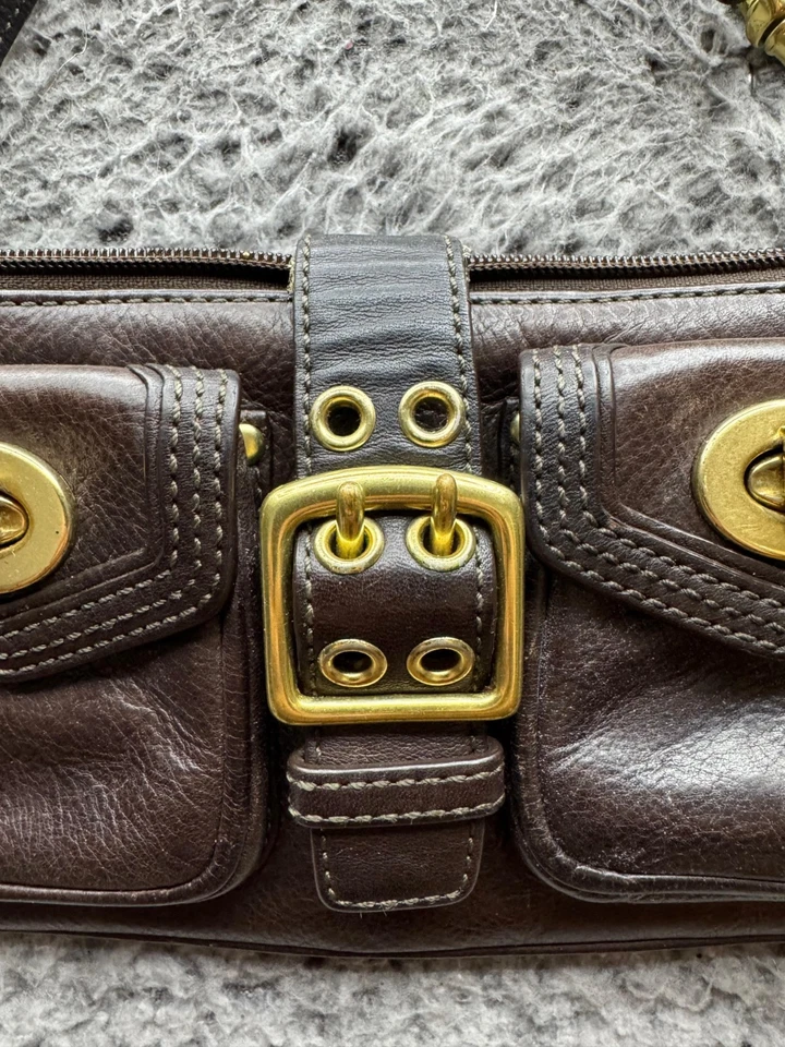 Muñequera de cuero marrón vintage Coach Legacy para mujer con cierre de doble giro y hebilla Foto 4 de 4