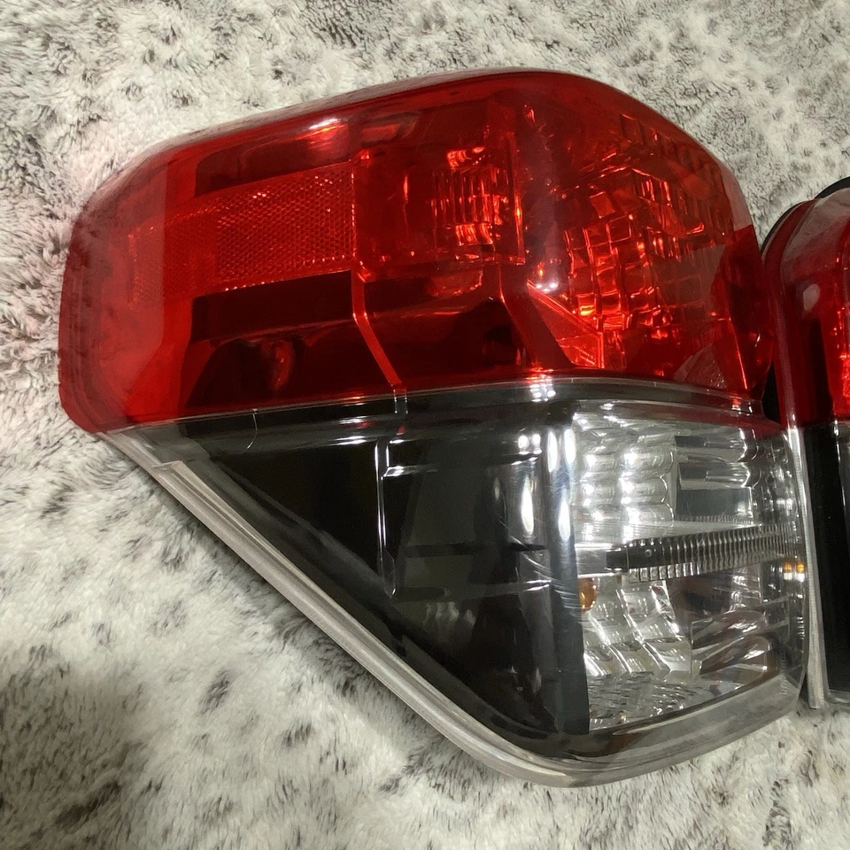 Luces traseras halógenas izquierda/derecha Toyota 4Runner OEM 2010-2013 leer descripción Foto 4 de 4