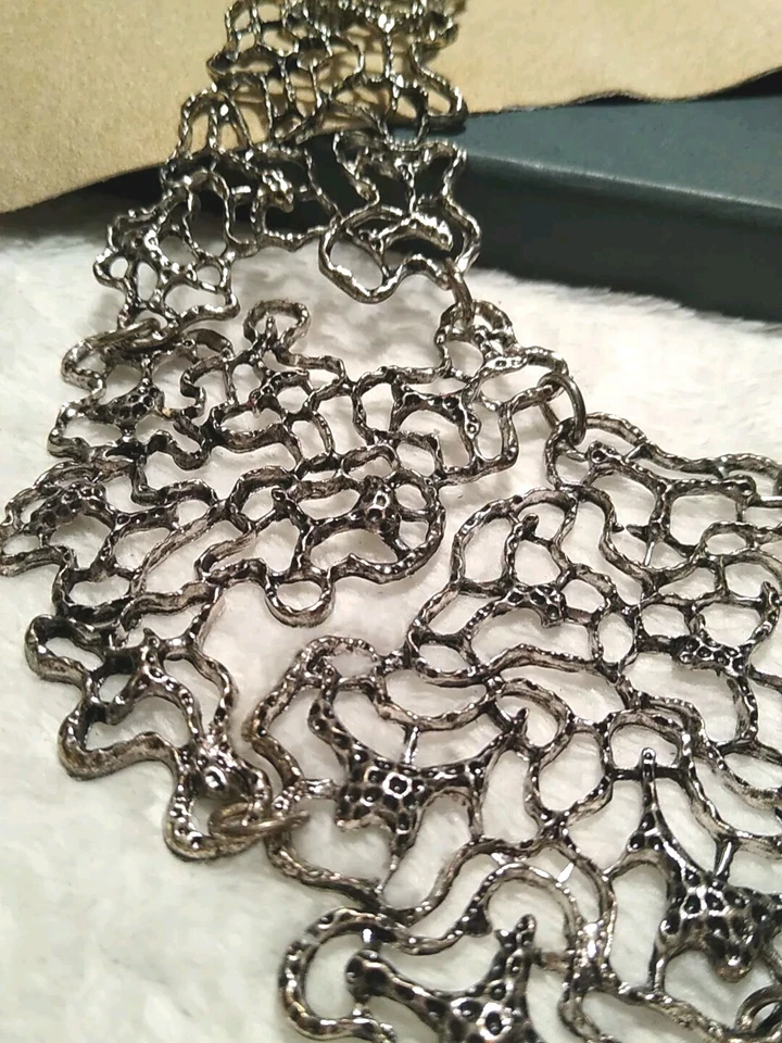 TURKISH Zamak Zinc Alloy Silver Plated Free Form Design Statement Necklace! - Image 4 of 4