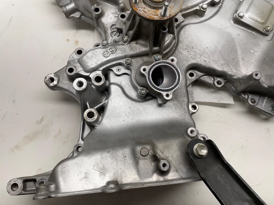 Cubierta de distribución del motor OEM para Toyota 4Runner 4.0 1131031030 2017 2018 2019 Foto 2 de 4