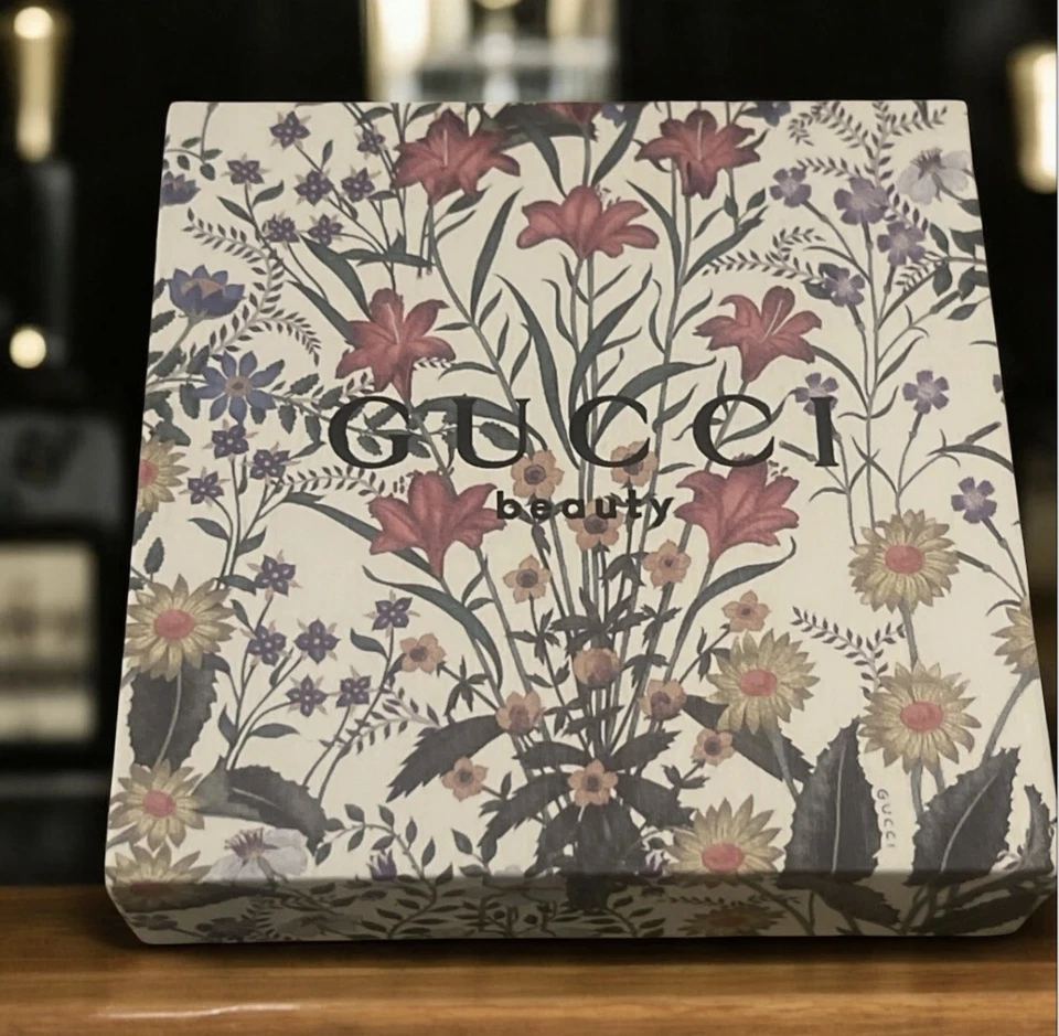 Gucci Beauty Gold Flora Metal Compact Mirror GWP - Image 3 of 4