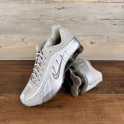 靴 NIKE R4 SHOXX Nike Shox R4 Shoes Metallic Silver Black Green HQ1988-006 Men's