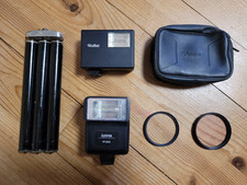Lot d'accessoires pour appareils photos anciens : flashs + sacoche + filtres ...