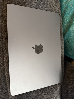 Apple MacBook Air 13.6  M2   8GB RAM   512GB SSD   Silver