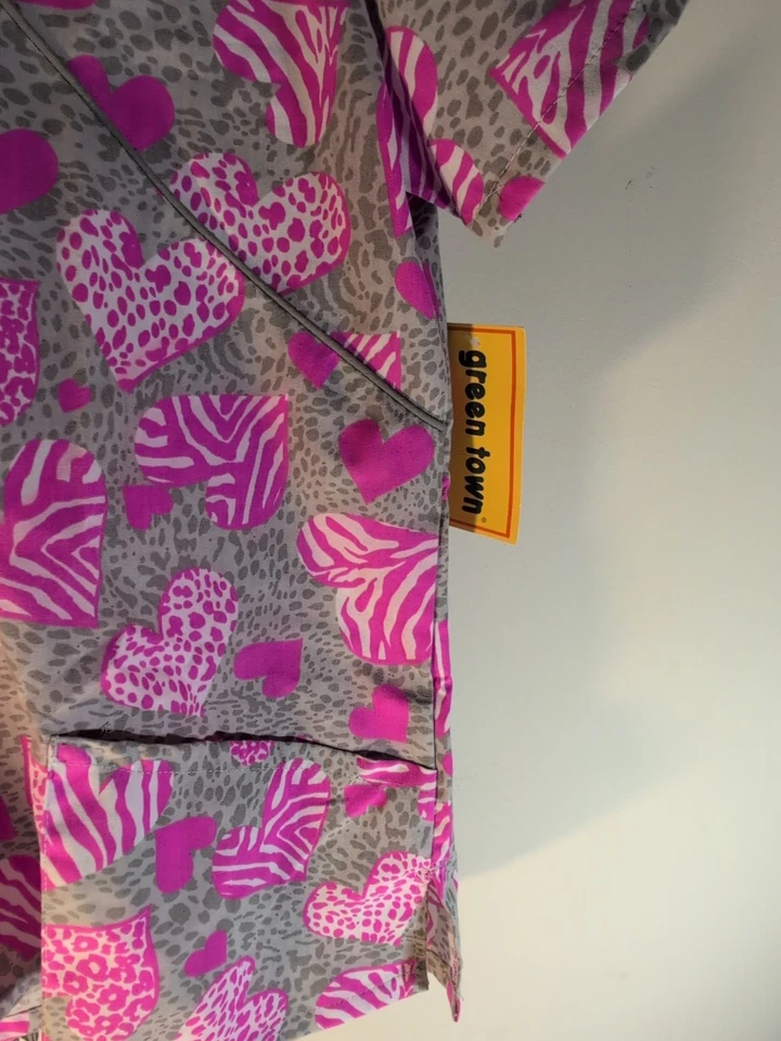Green Town Scrub Top Valentine's Day Size Large - Image 4 of 4