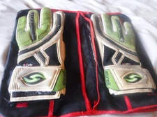 Storelli size 9 Soccer Gloves pre Owned