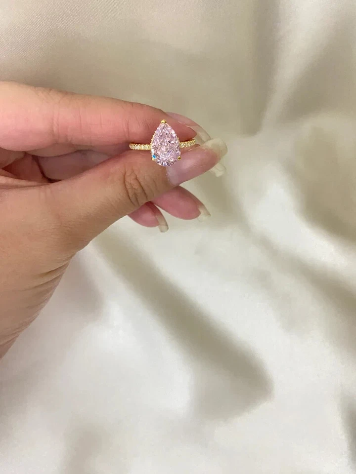 Anillo de compromiso de diamantes de zafiro rosa natural de 3,30 quilates de oro amarillo de 14 quilates corte pera. Foto 3 de 4