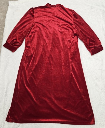 LADIES LONG RED BATHROBE, with Pretty Shirring Zip Front -Size 2X - Picture 4 of 9