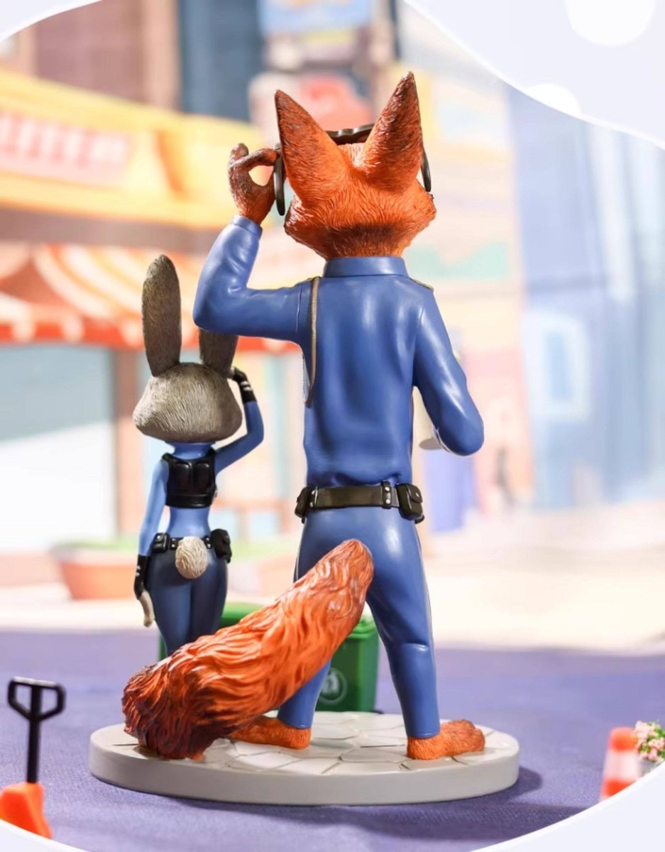 enesco Disney SHOWCASE Zootopia Judy and Nick figurine police