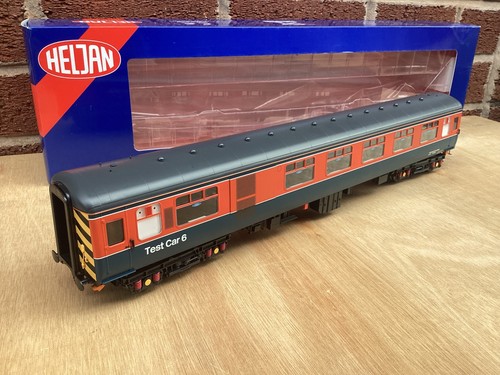 Heljan 2435 RTC rot/blau MK2 First Corridor (FK) Reisezugwagen | Condition: New